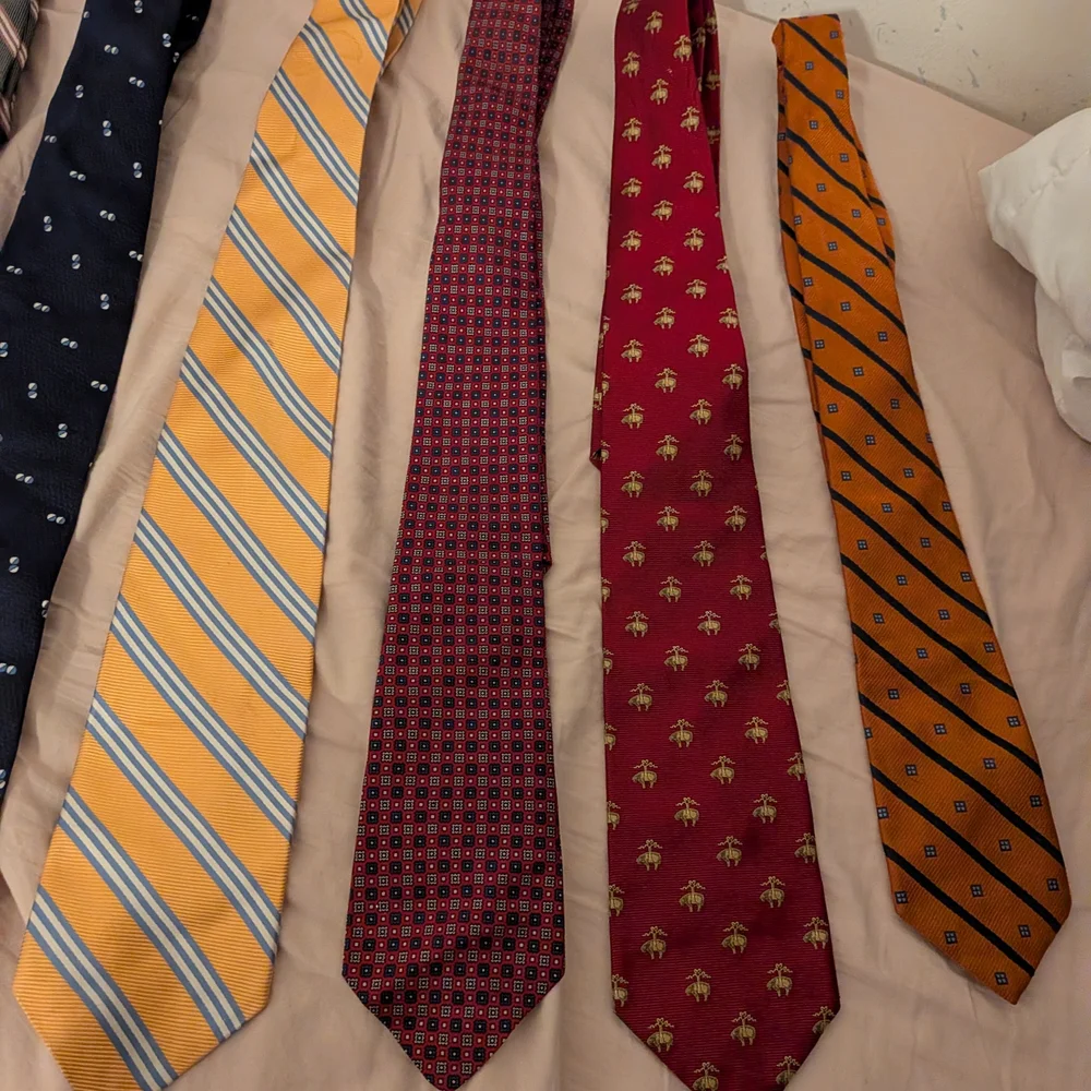 Brooks Brothers 11 Stylish Ties - Picture 3 of 7